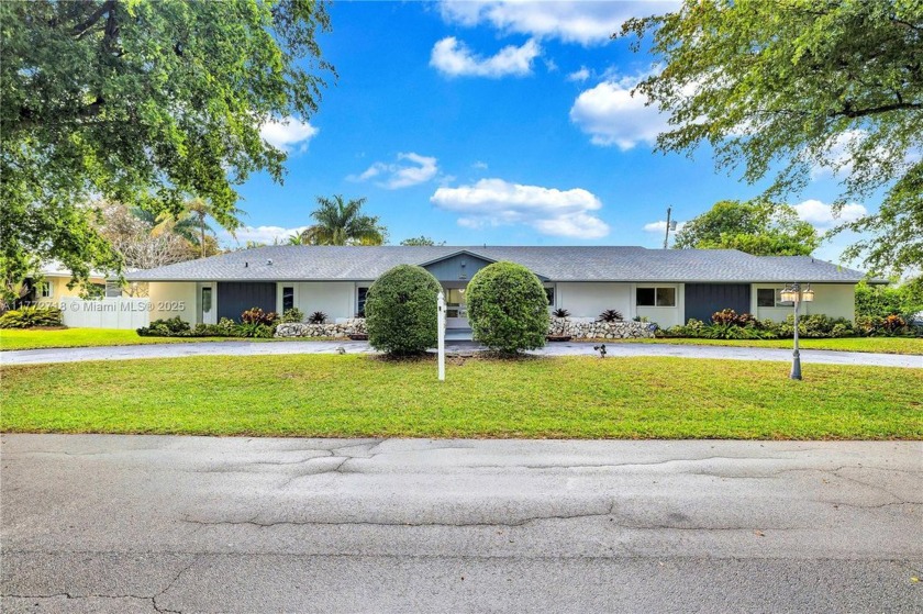 Oversized 6 bedrooms, 4 bathrooms, completely updated home for - Beach Home for sale in Hollywood, Florida on Beachhouse.com