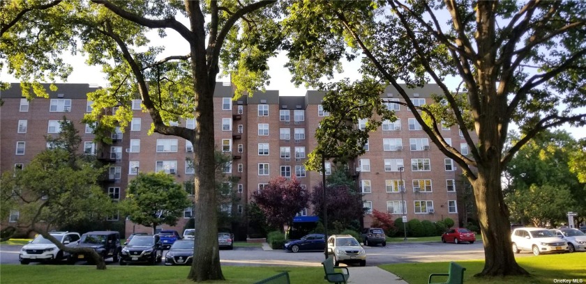 Bright Spacious and Beautifully Updated Corner Unit Apartment in - Beach Apartment for sale in Bayside, New York on Beachhouse.com