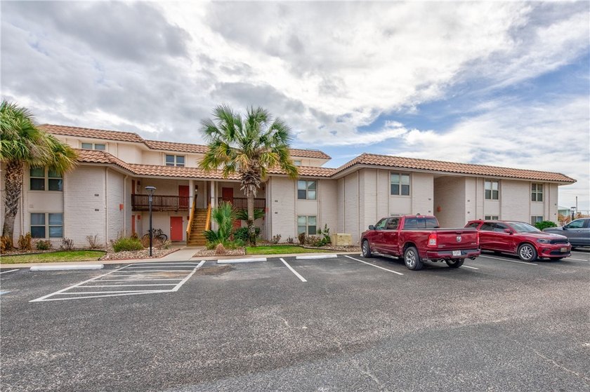 Thoughtfully designed ground level condo with covered back patio - Beach Condo for sale in Port Aransas, Texas on Beachhouse.com