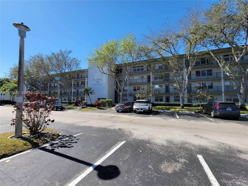 **** An inviting and well maintained condo in Century Village's - Beach Condo for sale in Pembroke Pines, Florida on Beachhouse.com