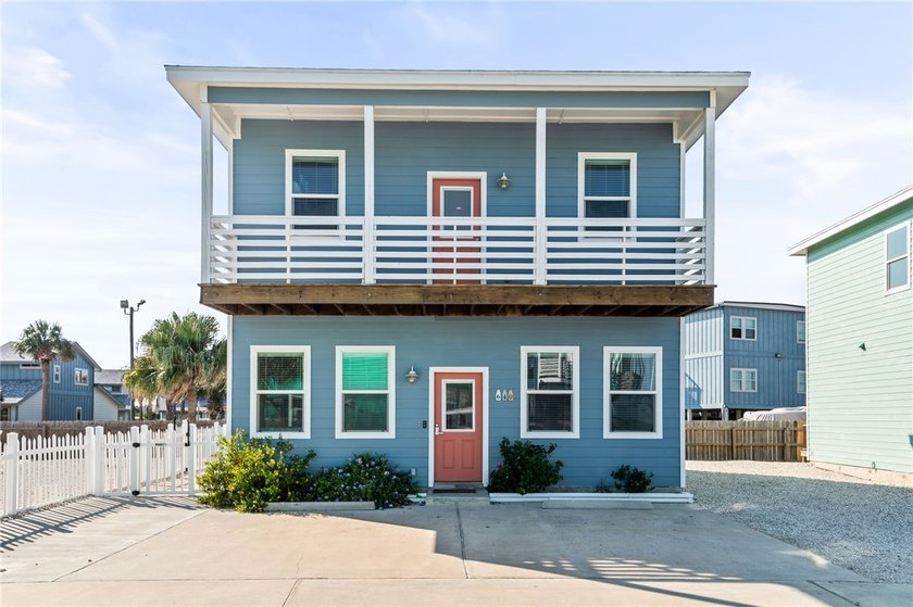 THIS IS IT! Homes like this rarely come available. Ideally - Beach Home for sale in Port Aransas, Texas on Beachhouse.com