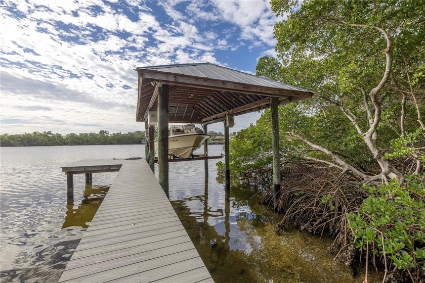 This is the LARGEST WATERFRONT lot AVAILABLE to build on in St - Beach Home for sale in St. Petersburg, Florida on Beachhouse.com