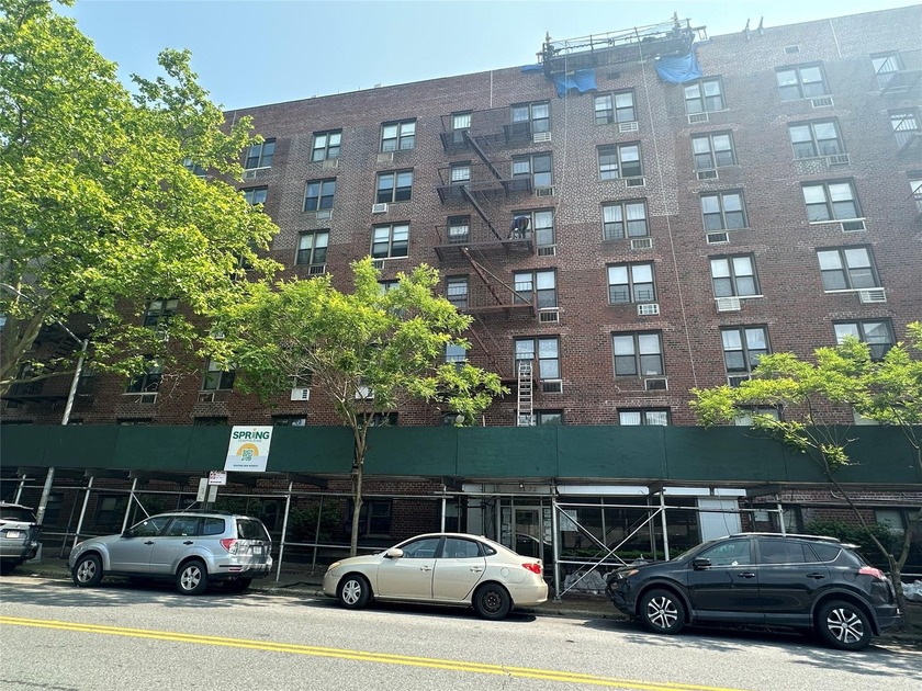 152-72 Melbourne Avenue 2P - Beach Condo for sale in Flushing, New York on Beachhouse.com