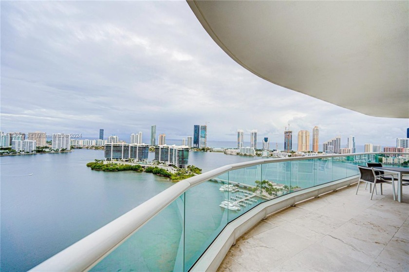 ENJOY MAGNIFICENT VIEWS FROM THIS 28TH FLOOR FACING THE BAY - Beach Condo for sale in Aventura, Florida on Beachhouse.com