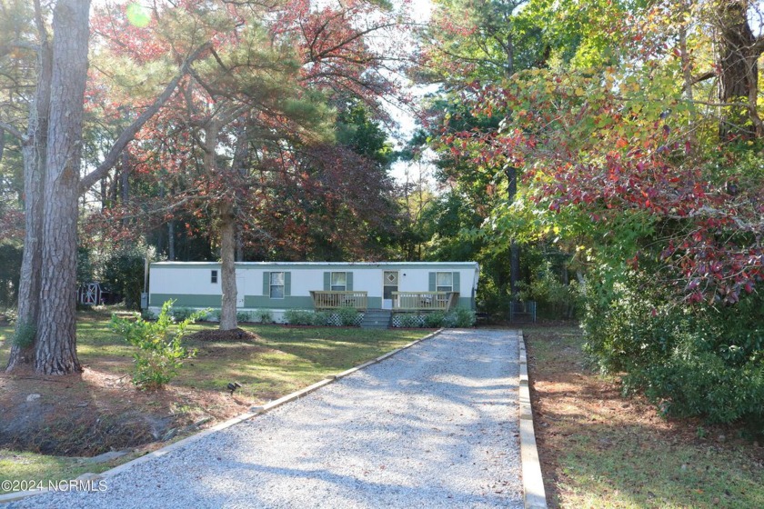 Move in Ready!  This 2 bedroom and 1 bath  manufactured  home - Beach Home for sale in Supply, North Carolina on Beachhouse.com