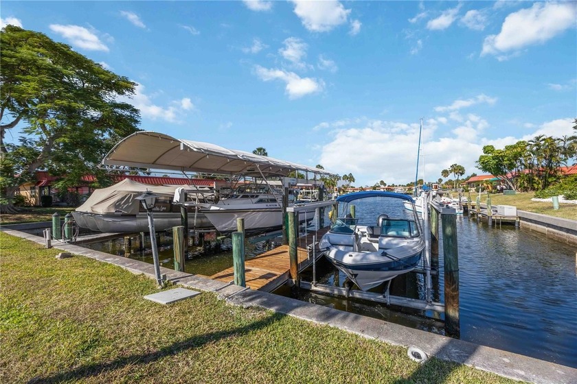 Welcome to 9608 Valencia Cove in the coveted waterfront boating - Beach Home for sale in Bradenton, Florida on Beachhouse.com