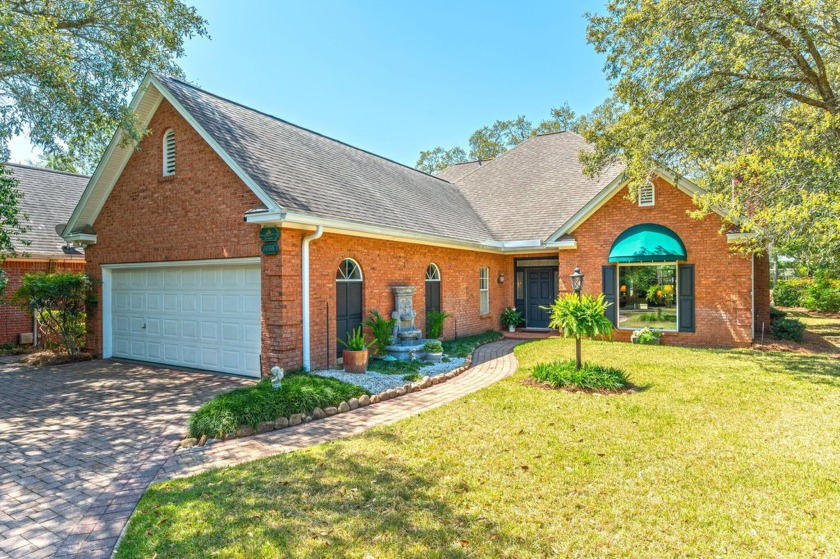 LOCATION, LOCATION, LOCATION! Tucked away at the end of a - Beach Home for sale in Niceville, Florida on Beachhouse.com