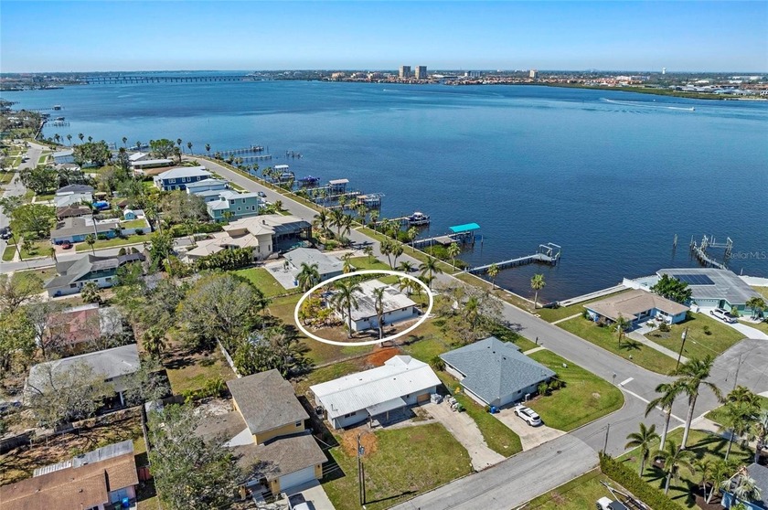 Experience riverfront living along one of Bradenton's most - Beach Home for sale in Bradenton, Florida on Beachhouse.com