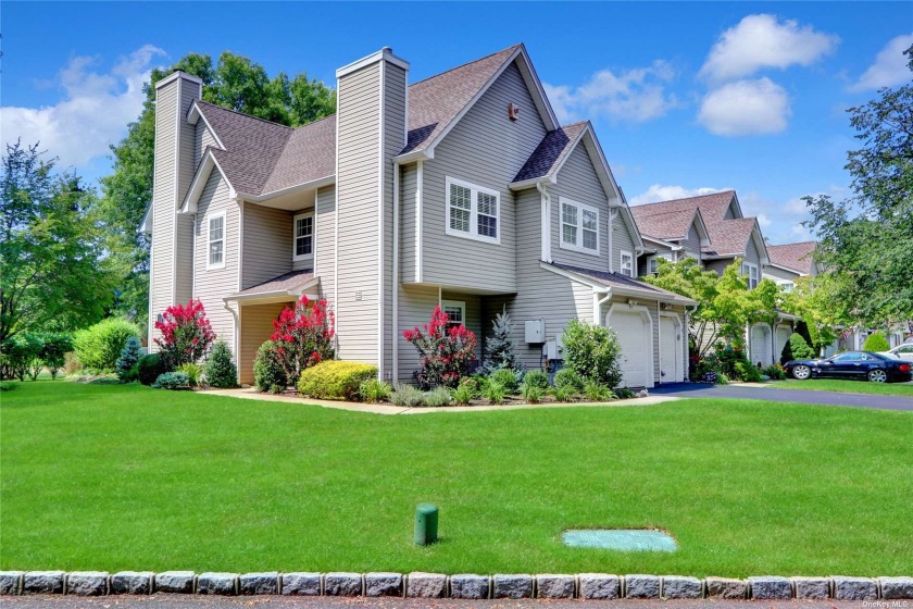 Stunning Devon Model End Unit Renovated To Perfection In - Beach Townhome/Townhouse for sale in East Setauket, New York on Beachhouse.com