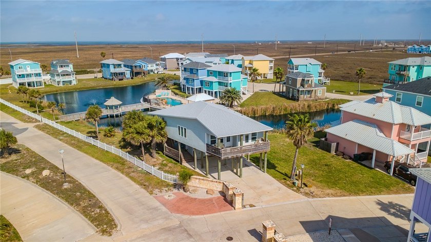 A one-of-a-kind lakeside backyard and an unbeatable location set - Beach Condo for sale in Port Aransas, Texas on Beachhouse.com