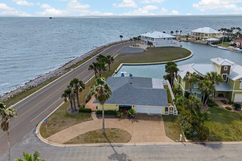 Unique corner lot location with panoramic views of both the bay - Beach Home for sale in Rockport, Texas on Beachhouse.com