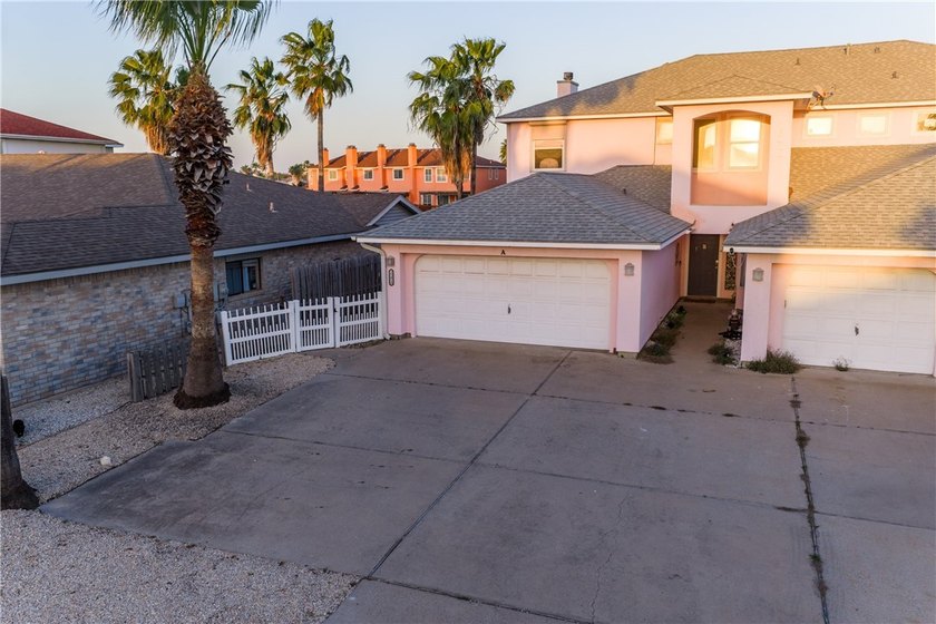 Have you been looking for the perfect waterfront townhome to - Beach Townhome/Townhouse for sale in Corpus Christi, Texas on Beachhouse.com