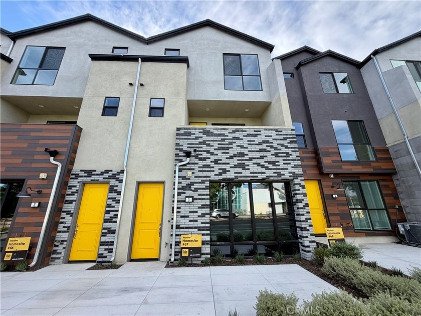 Live/Work Unit! Rare ground-floor dedicated workspace with a - Beach Townhome/Townhouse for sale in Long Beach, California on Beachhouse.com