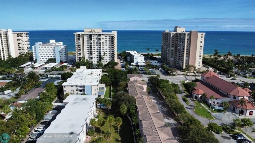 LARGE 1 BEDROOM 1 BATH PENTHOUSE UNIT ACROSS THE STREET FROM THE - Beach Condo for sale in Pompano Beach, Florida on Beachhouse.com