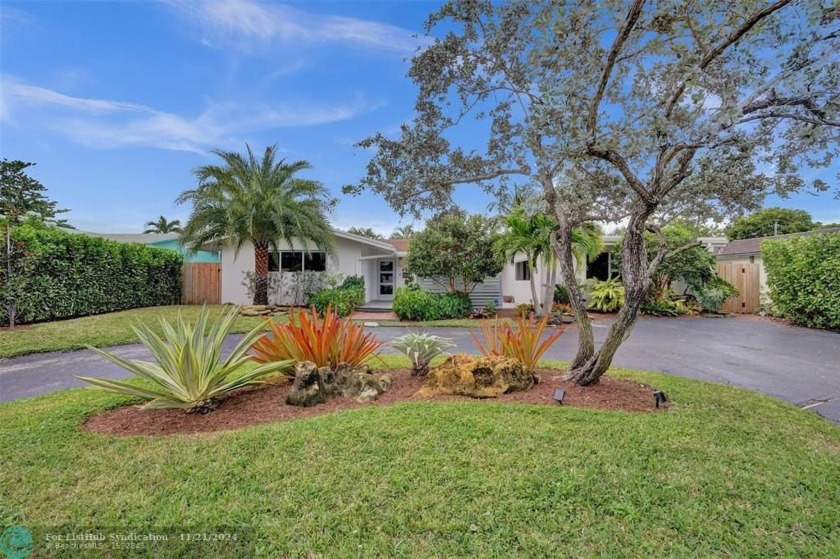 Great pool home in Pompano Beach!  Modern high end landscape - Beach Home for sale in Pompano Beach, Florida on Beachhouse.com