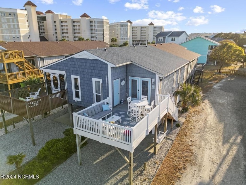 This recently remodeled townhome offers a sophisticated coastal - Beach Townhome/Townhouse for sale in North Topsail Beach, North Carolina on Beachhouse.com