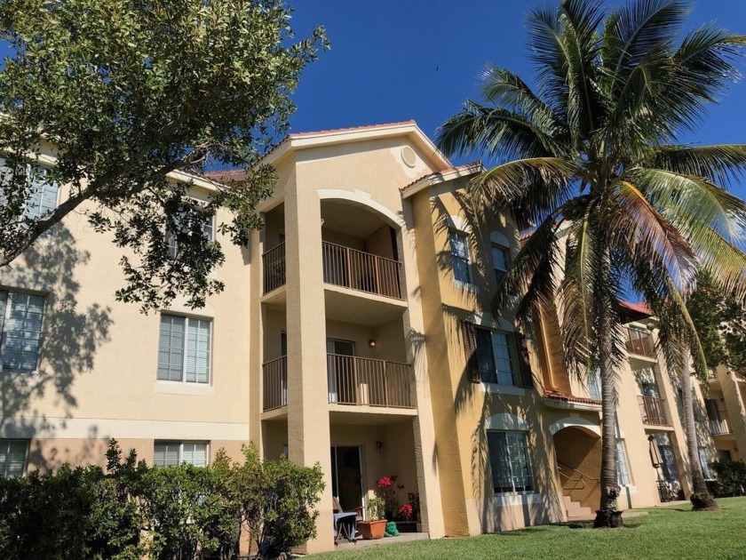 Beautiful and Spacious, Corner Lot 3 bedroom, 2 baths, 1300 sqft - Beach Condo for sale in West Palm Beach, Florida on Beachhouse.com