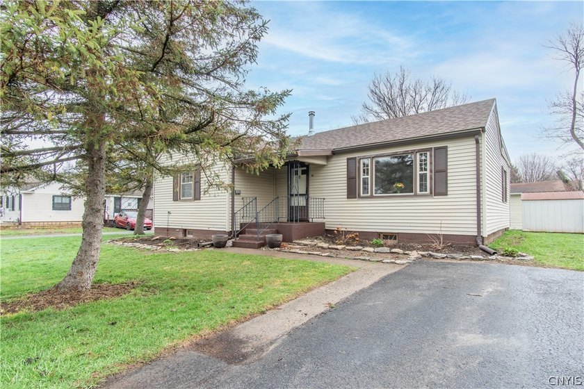 Have you been dreaming of living just minutes from beautiful - Beach Home for sale in Sackets Harbor, New York on Beachhouse.com