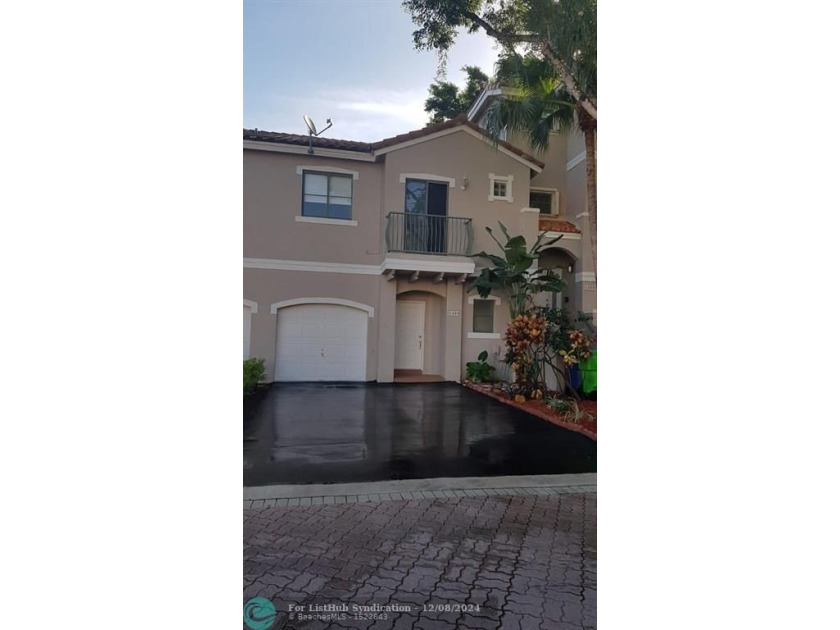 GORGEOUS VIEWS OF WIDE PART OF THE  77 ACRE LAKE THE MOMENT YOU - Beach Townhome/Townhouse for sale in Sunrise, Florida on Beachhouse.com