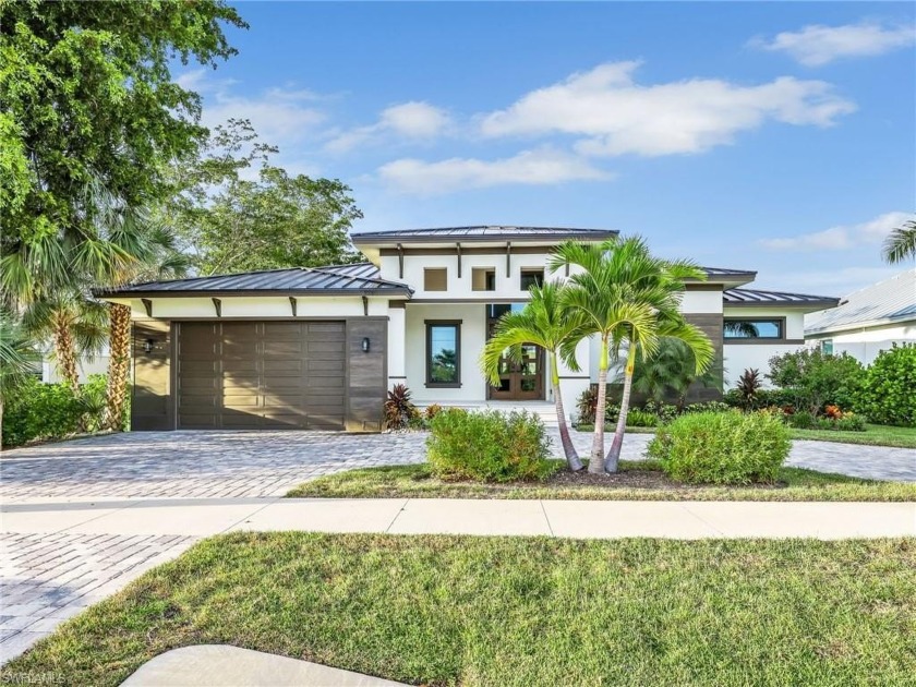 Only 1 mile from residents beach-straight shot on San Marco - Beach Home for sale in Marco Island, Florida on Beachhouse.com