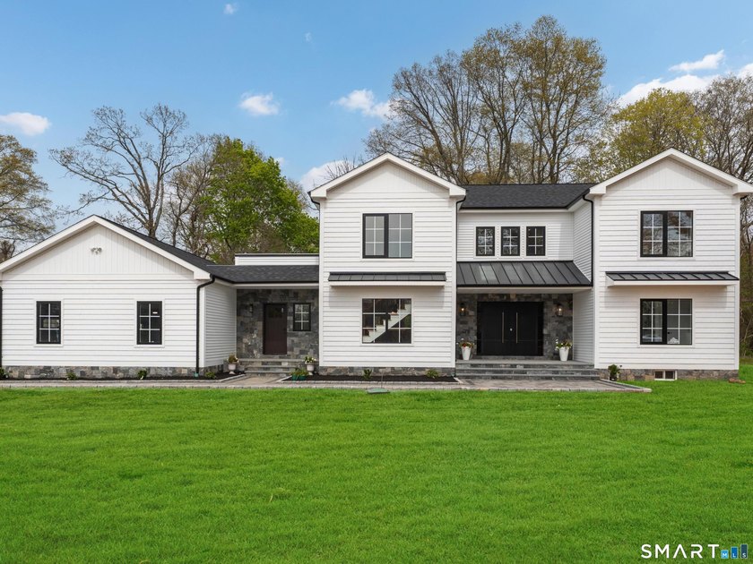 Brand NEW CONSTRUCTION. Move in Ready! This modern, luxurious - Beach Home for sale in Guilford, Connecticut on Beachhouse.com