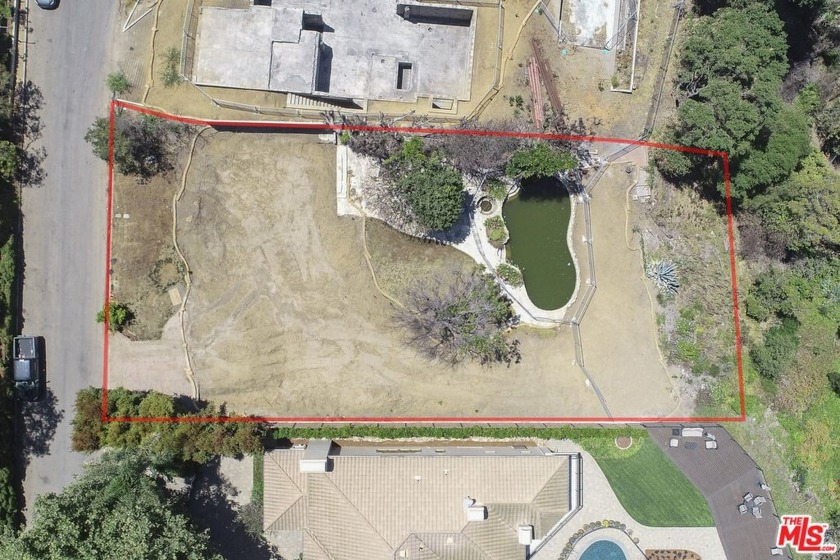 Incredible opportunity to design and build your desired home in - Beach Lot for sale in Pacific Palisades, California on Beachhouse.com