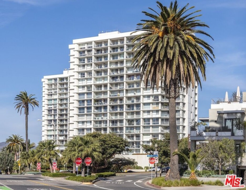 Located at a corner end unit of the *B* building, this unit - Beach Condo for sale in Santa Monica, California on Beachhouse.com