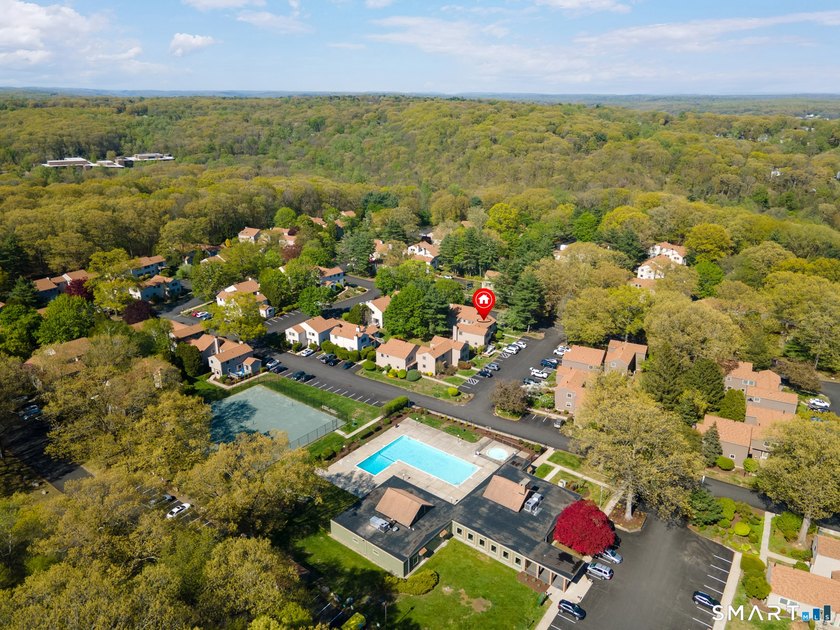Turn-key 3-level, 1,397 sf., end-unit townhouse located in the - Beach Townhome/Townhouse for sale in Stratford, Connecticut on Beachhouse.com