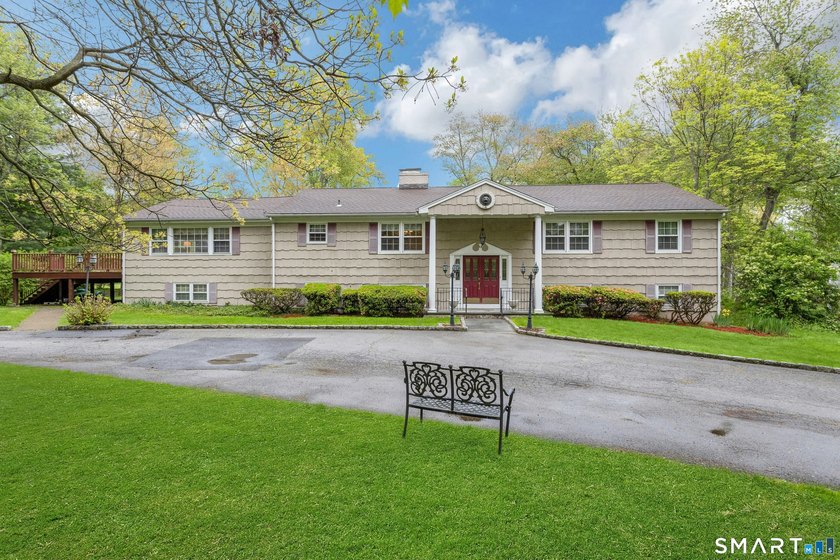 WESTOVER GEM - CUSTOM RANCH BUILT FOR ENTERTAINING! Sprawling - Beach Home for sale in Stamford, Connecticut on Beachhouse.com