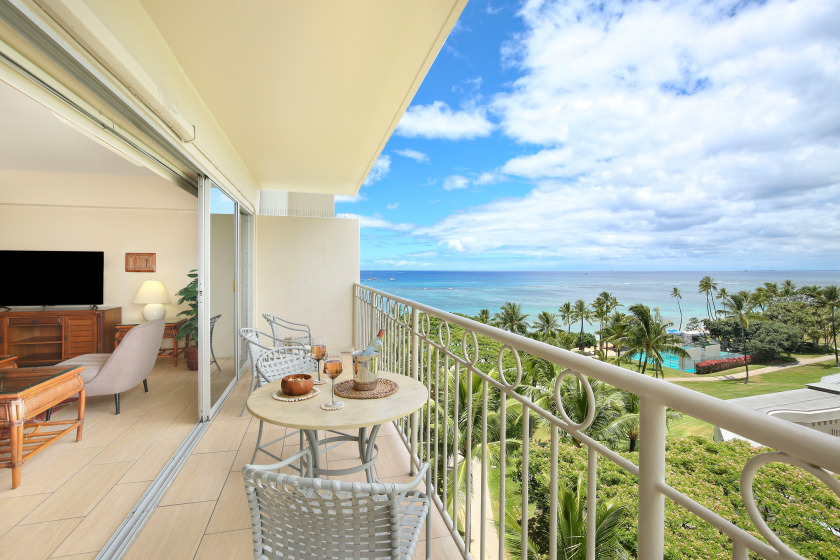 Gorgeous Ocean View Suite at Waikiki Shore! Steps to Beach! - Beach Vacation Rentals in Honolulu, Hawaii on Beachhouse.com