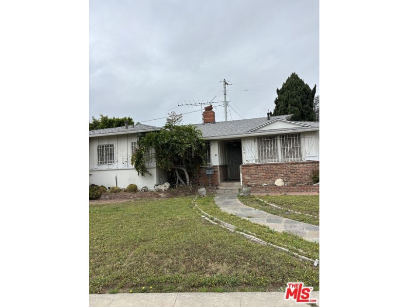 Long time Venice owners here, on this large 7,048 sq. ft. corner - Beach Home for sale in Venice, California on Beachhouse.com