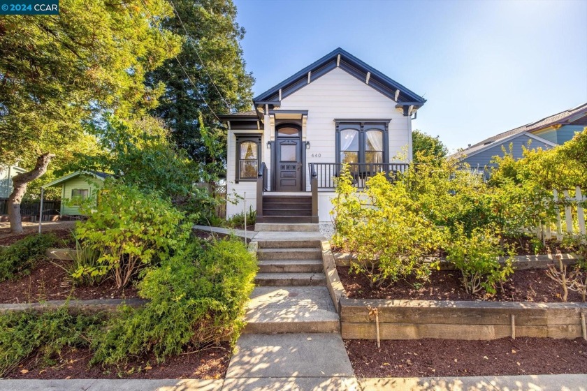 The best of both worlds ... a Circa 1880 Victorian home with - Beach Home for sale in Benicia, California on Beachhouse.com