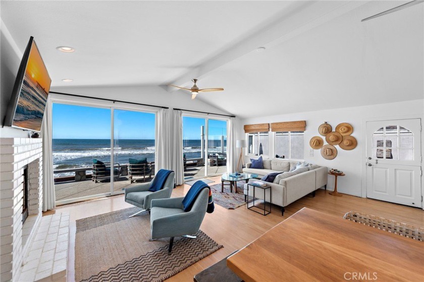 Live with the ocean at your feet in this classic beachfront - Beach Home for sale in San Clemente, California on Beachhouse.com