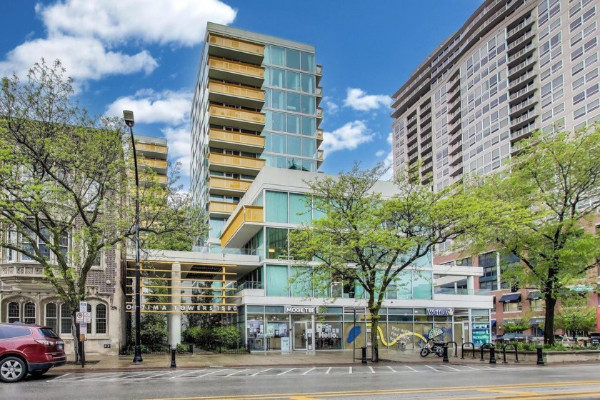 This is a lovely home with a huge balcony, Hardwood floors in - Beach Home for sale in Evanston, Illinois on Beachhouse.com