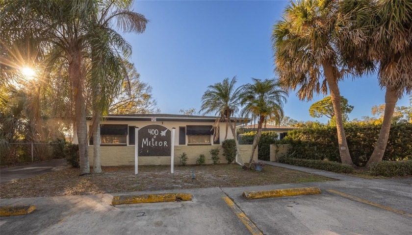 ATTENTION INVESTORS!! Turnkey 6-Plex INCOME MACHINE  in - Beach Lot for sale in Clearwater, Florida on Beachhouse.com