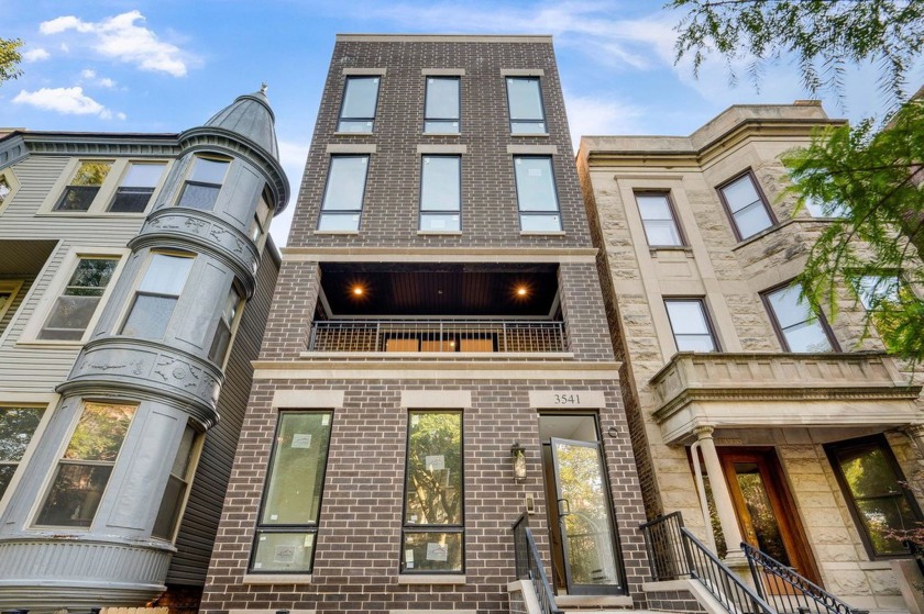 ***Move in Ready*** This oversized 4 bed 3.1 bath NEW - Beach Townhome/Townhouse for sale in Chicago, Illinois on Beachhouse.com