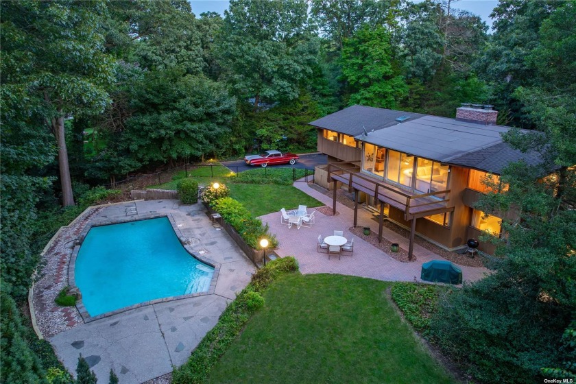 Discover a rare gem in mid-century modern design, perfect for - Beach Home for sale in Northport, New York on Beachhouse.com