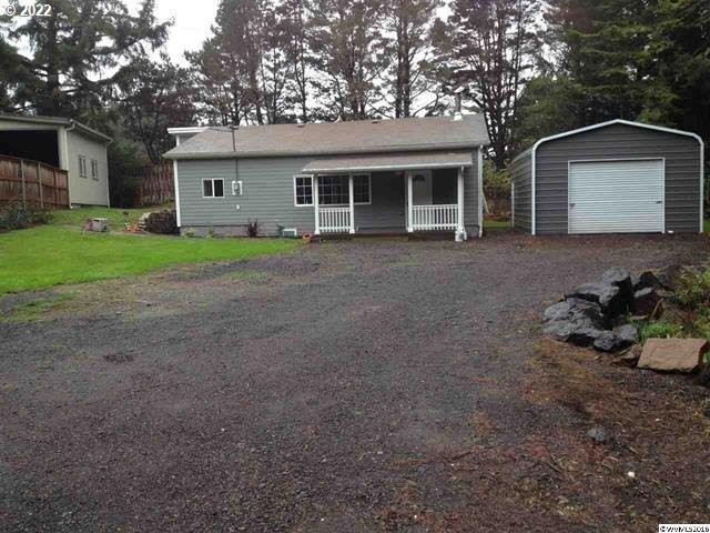 Great starter home or 2nd home on .26 acres. Total remodel, new - Beach Home for sale in Seal Rock, Oregon on Beachhouse.com