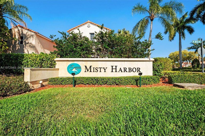 Beautiful two-story 3-bedroom, 2.5-bath home with peaceful lake - Beach Townhome/Townhouse for sale in Pembroke Pines, Florida on Beachhouse.com