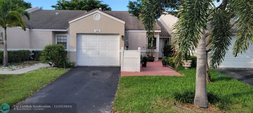 Beautiful 3 bedrooms and 2 bathroom, with a one car garage, and - Beach Condo for sale in Deerfield Beach, Florida on Beachhouse.com