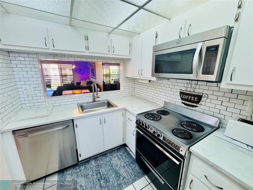 Welcome to a perfect blend of comfort, convenience, and charm in - Beach Condo for sale in Sunrise, Florida on Beachhouse.com