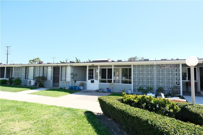 Mutual 1-20B is a lovely north facing unit on a gorgeous large - Beach Other for sale in Seal Beach, California on Beachhouse.com