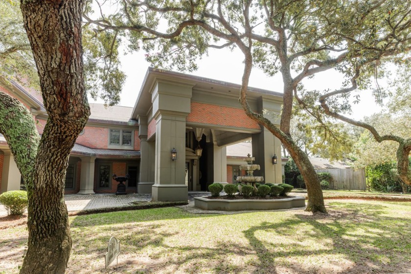 PRICE ADJUSTMENT REFLECTS SPLIT PARCEL.  Nestled along 600 feet - Beach Home for sale in Gulf Breeze, Florida on Beachhouse.com