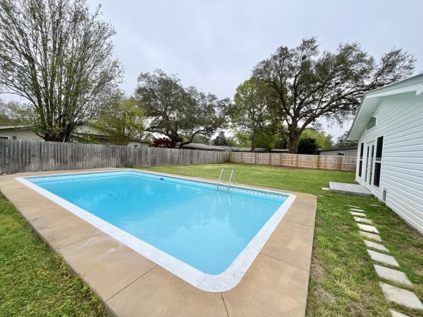 POOL home in Kenwood neighborhood. Seller has updated so much of - Beach Home for sale in Fort Walton Beach, Florida on Beachhouse.com