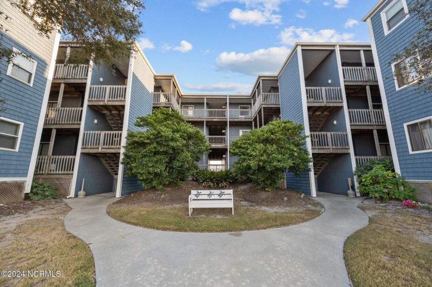 This 2nd floor north side unit features a cozy bedroom as well - Beach Condo for sale in North Topsail Beach, North Carolina on Beachhouse.com