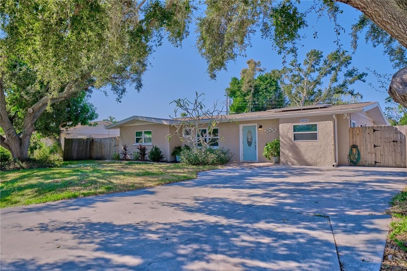 Welcome to 6220 Murdock Avenue, a beautifully maintained - Beach Home for sale in Sarasota, Florida on Beachhouse.com