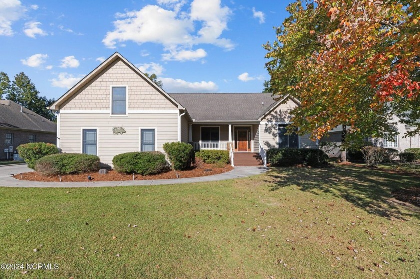 Exceptional custom home with top end finishes, tons of storage - Beach Home for sale in New Bern, North Carolina on Beachhouse.com