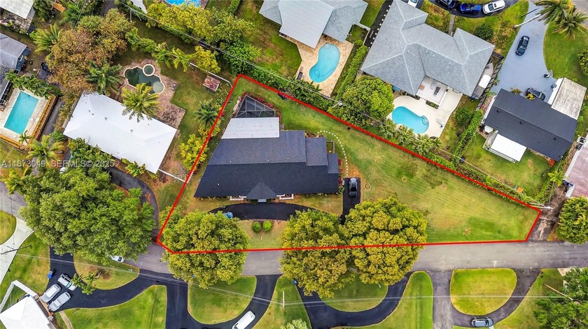 6 BEDROOMS and 4 BATHROOMS, state of the art exercise pool home - Beach Home for sale in Hollywood, Florida on Beachhouse.com