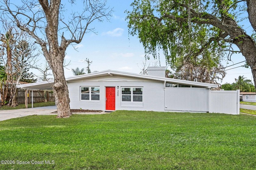 Welcome to this gorgeous 3 bedroom 2 bathroom corner lot home - Beach Home for sale in Merritt Island, Florida on Beachhouse.com