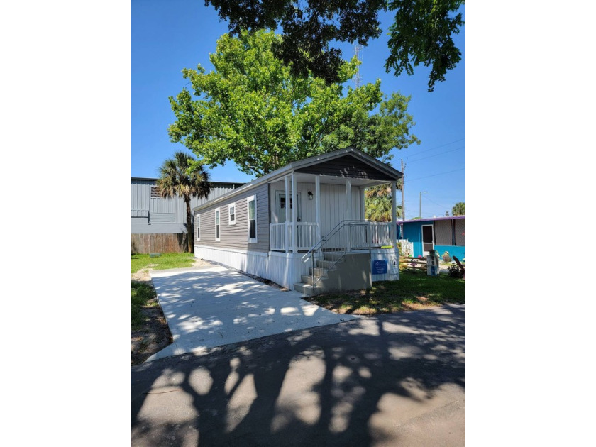 Welcome to this brand new 2bed/1bath manufactured home nestled - Beach Home for sale in Holly Hill, Florida on Beachhouse.com